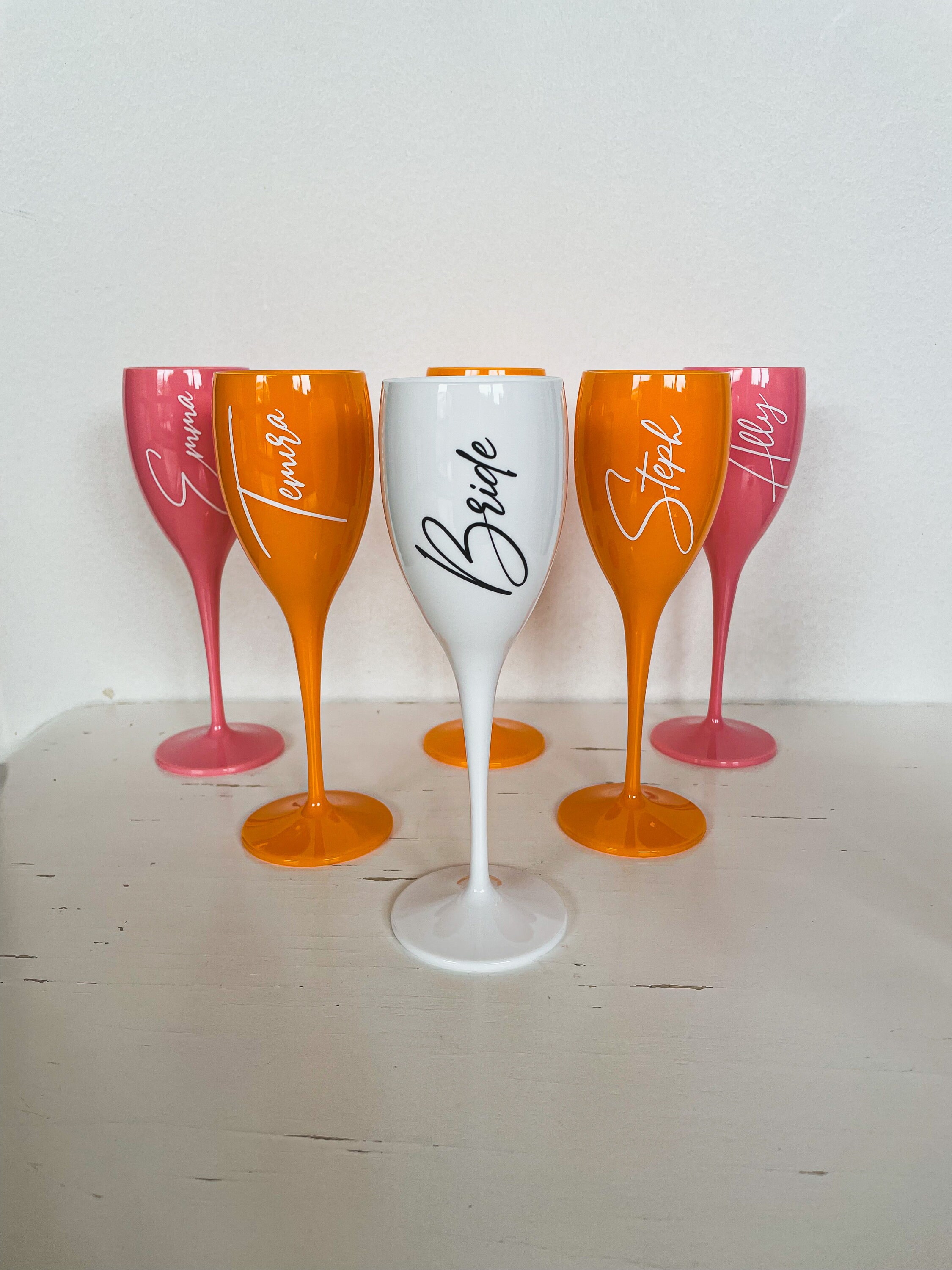 Personalised Champagne Flutes/ Plastic Hens Plastic Glasses/ Plastic Flutes / Hen Party / Bridesmaid Gift / Wine Glasses / Wedding