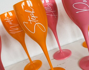 Personalised Champagne Flutes/ Plastic Hens Plastic Glasses/ Plastic Flutes / Hen Party / Bridesmaid Gift / Wine Glasses / Wedding