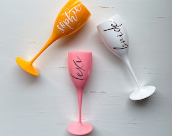 Personalised Champagne Flutes/ Plastic Hens Plastic Glasses/ Plastic Flutes / Hen Party / Bridesmaid Gift / Wine Glasses / Wedding