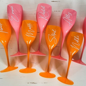 Flûtes à champagne personnalisées/Poule en plastique Verres en plastique/ Flûtes en plastique/Époque de jeune fille/Cadeau de demoiselle d'honneur/ Verres à vin/Mariage