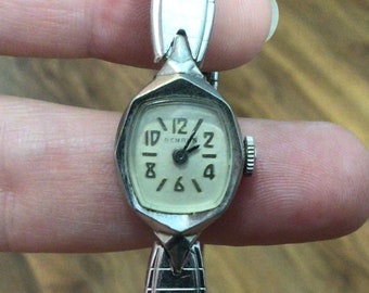 Ladies 21 Jewels Benrus Silver Watch