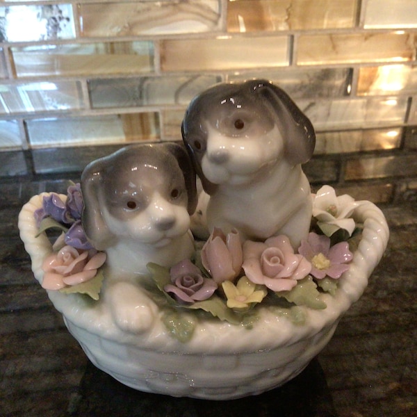 Vintage San Francisco Music Box- Puppies in Basket- Excellent