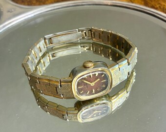 Retro Lucite Bubble Watch, Swiss Made- 1970s? - Etsy display picture 2