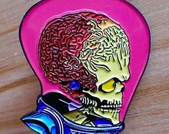 Mars greift an! Emaille Anstecknadel: Nerdige Sci-Fi Anstecknadel (3,5 cm)