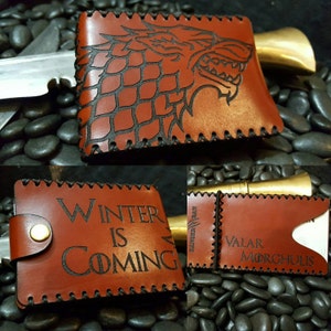Cartera Castaña Premium Stark "El invierno está llegando" "Valar Morghulis"