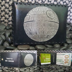 Estrella de la muerte que No Luna Bifold cartera de cuero Premium inglés frenillo.