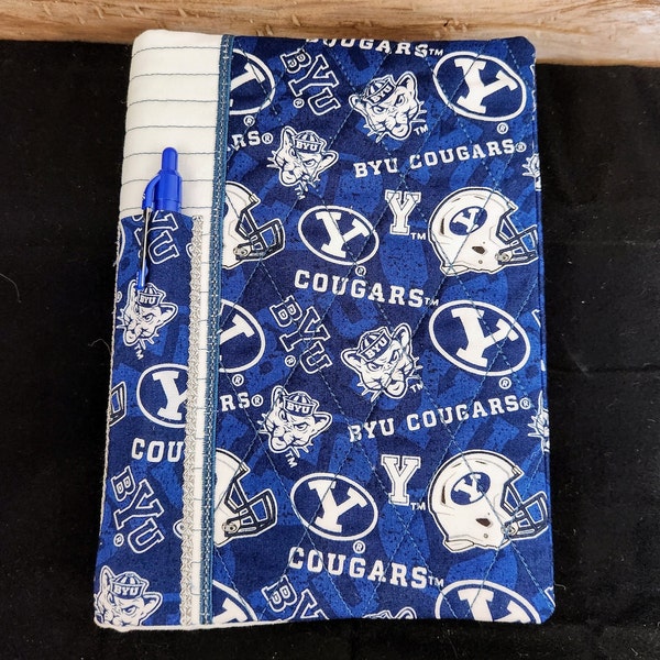 Diario trapuntato con quaderno a spirale con portapenne/matita - Mostra il tuo orgoglio universitario della BYU Cougars!