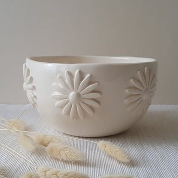 Handbuilt ceramic bowl, Pottery bowls, Flower decorated ceramics, Daisy bowl