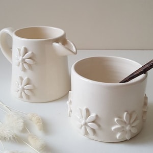 Milk jug and Sugar bowl set with wooden spoon - Daisy flower decoration - Serving set
