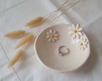 Jewellery display dish, Jewellery  dish, Ceramic trinket display, Ring dish, Daisy dish