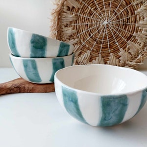 Tazón de cerámica hecho a mano de tamaño mediano, Tazón de desayuno de cerámica verde, Vajilla de cerámica, Vajilla imagen 1