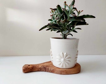 Pottery daisy plant pot, Ceramic planter, Handmade plant pot, Floral decoration