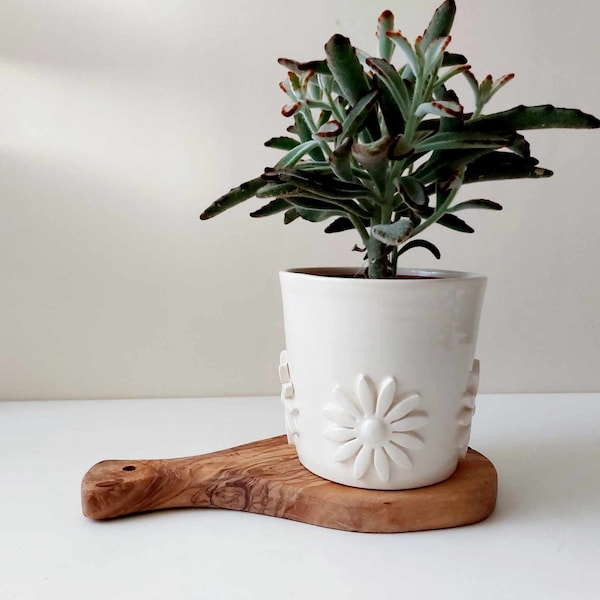 Pottery daisy plant pot, Ceramic planter, Handmade plant pot, Floral decoration