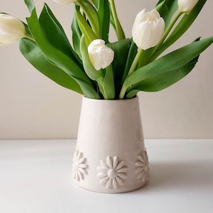 Daisy vase, Handmade ceramic vase, Table decoration, Hand decorate vase