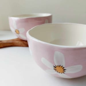 Floral pink deep bowl, handmade crockery, pottery dish, handpainted daisy image 4