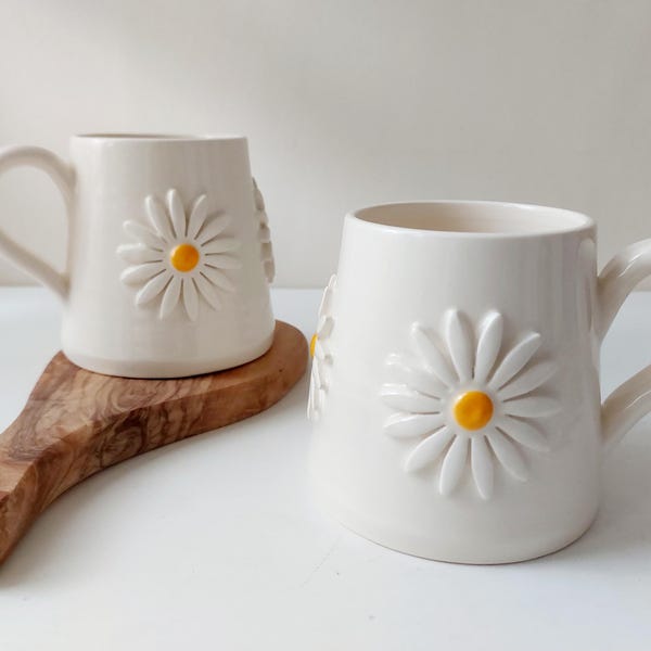Pottery handmade mug, Ceramic mug, Tea cup, Coffee mug, Daisy mug, Daisy gift