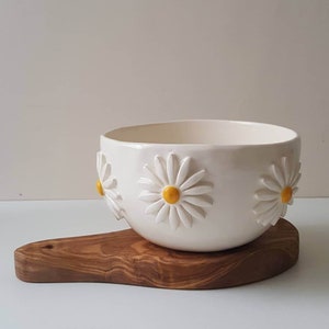 Handbuilt ceramic bowl, Pottery bowls, Flower decorated ceramics, Daisy bowl