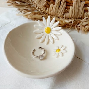 Trinket dish with daises, Ceramic jewellery dish, Ring display