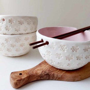 Pink textured Ramen bowl, Ceramic noodle bowl, Floral pattern, Handmade tableware