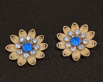 1940s -50s Original Vintage Earrings / 40s -50s Original Vintage Flower design blue plastic Earrings