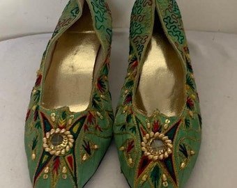 Vintage Ladies Shoes / Embroidered and beaded Ladies Shoes