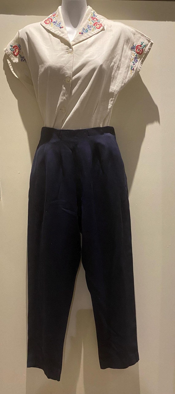 cigarette pants 50s 1950s Women's Outfits - 7 Chic Vintage Styles Size 36 38 40 42 OW 84 88 92 96 TW 66 70 74 78 HW 90 94 98 102 Outer fabric 50s style cigarette pants? :