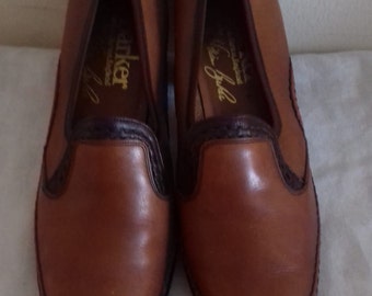 1940s SMALL women leather shoes / Make - Baker of Earl Barton England / 40s ladies shoes with saddle stitching around sides
