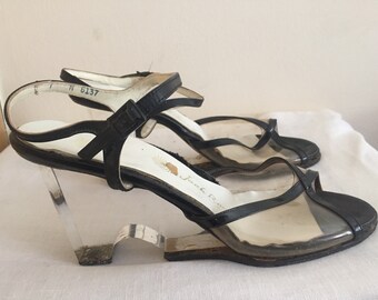 1950s Shoes Lucite Vintage shoes / 1950s ladies lucite shoes / make - Jack Rogers USA.