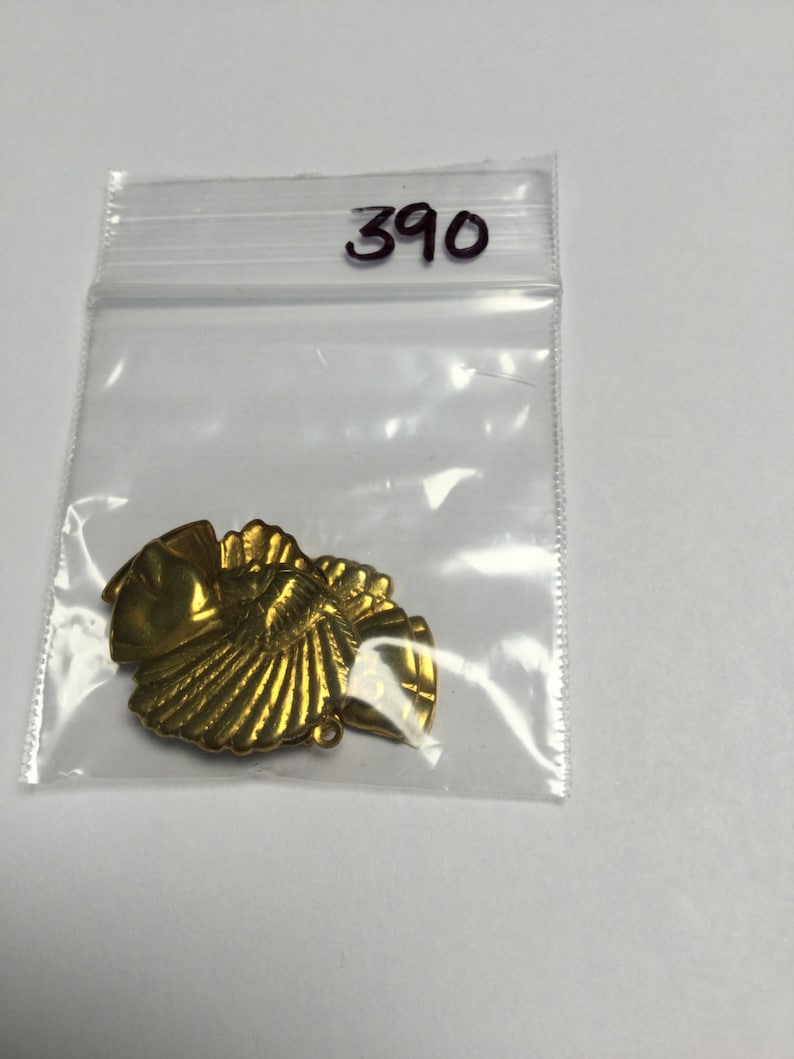 #390 Vintage Brass Native American Bust Charm 8 Pieces