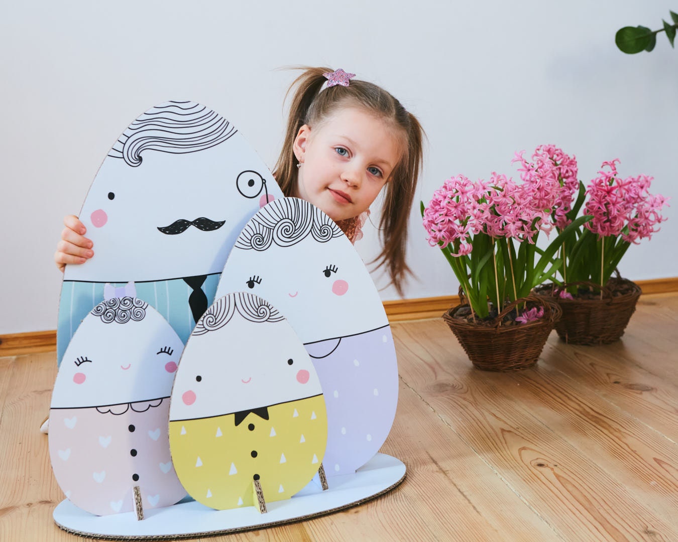 Famille d'oeufs de Pâques. Décorations Pâques. Oeufs Pâques en Carton. Décor Printemps. Pépinière Ec