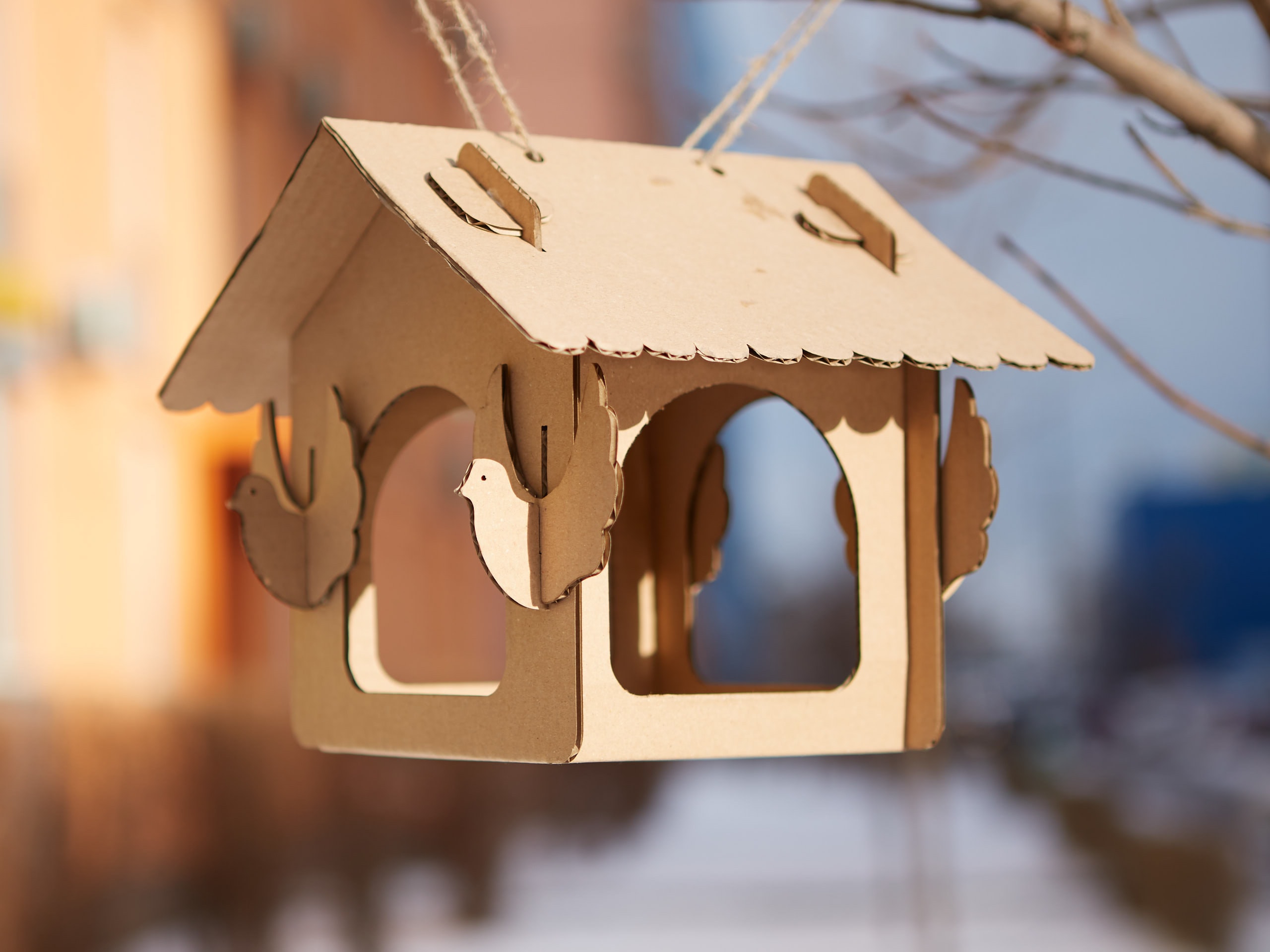 Mangeoire d'oiseau Suspendue, Birdhouse Décoratif Extérieur en Carton, Décor Rustique de Jardin Arti