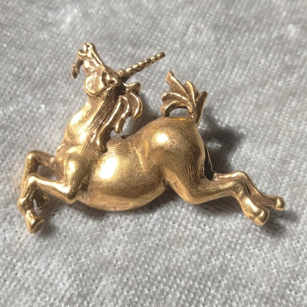 Vintage signed MMA Metropolitan Museum of Art Gold tone Unicorn brooch