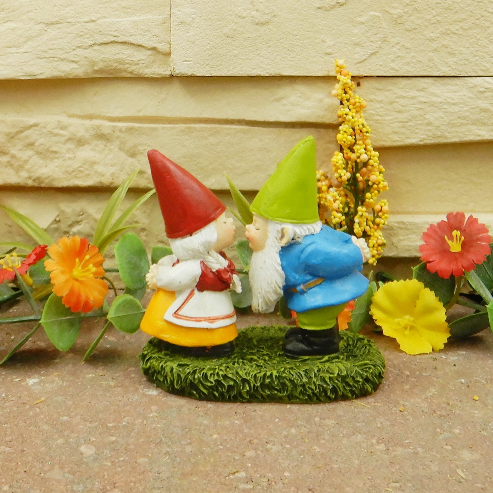 Kissing Gnomes Fairy Garden Miniatures Garden Figurines Etsy