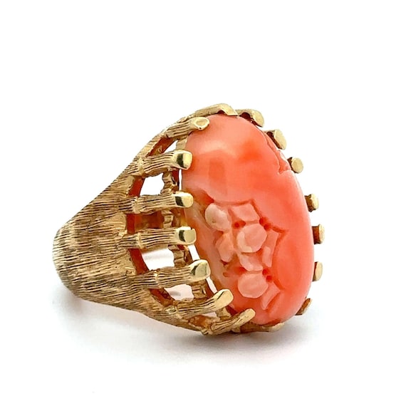 Vintage 14k Yellow Gold Large Carved Coral Caboch… - image 1