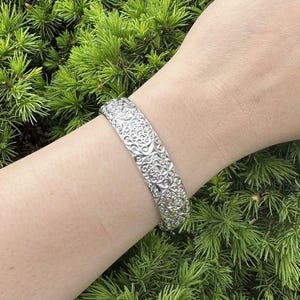Roberto Coin 18k White Gold Textured 14.1mm Wide Hinged Bangle Bracelet