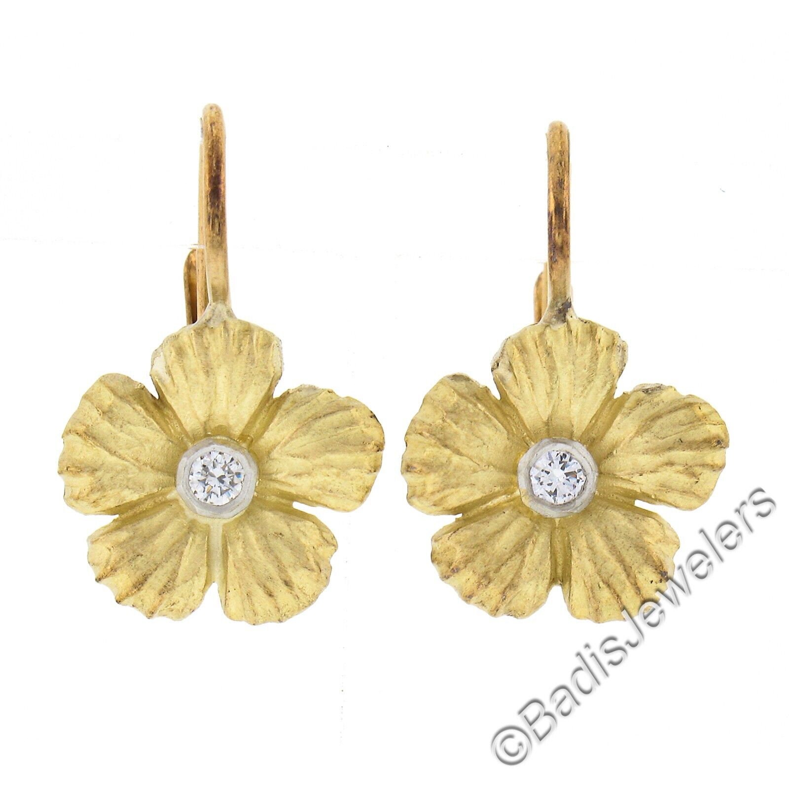 Estate 18K Two Tone Gold 0.08ctw Bezel Set Diamond Detailed