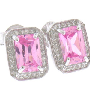Neue einfache.925 Sterling Silber rechteckigen Schnitt Prong Set Rich rosa Zirkonia Ohrstecker mit Perlen Grenze und Schmetterling Closuers