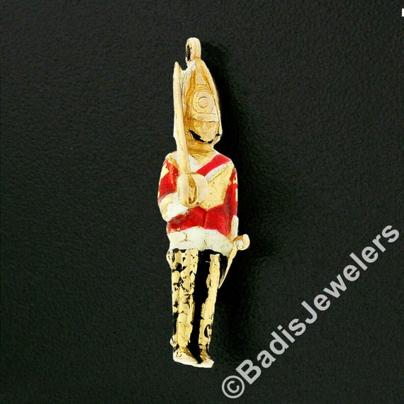 Vintage 9k Yellow Gold Royal British Soldier Or Q… - image 1