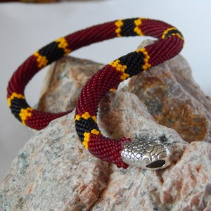 Schema per collana a forma di serpente all&#39;uncinetto: gioielli con perline (schema PDF)