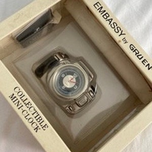Mini reloj con cámara coleccionable de Embassy by Gruen (caja original) a2553
