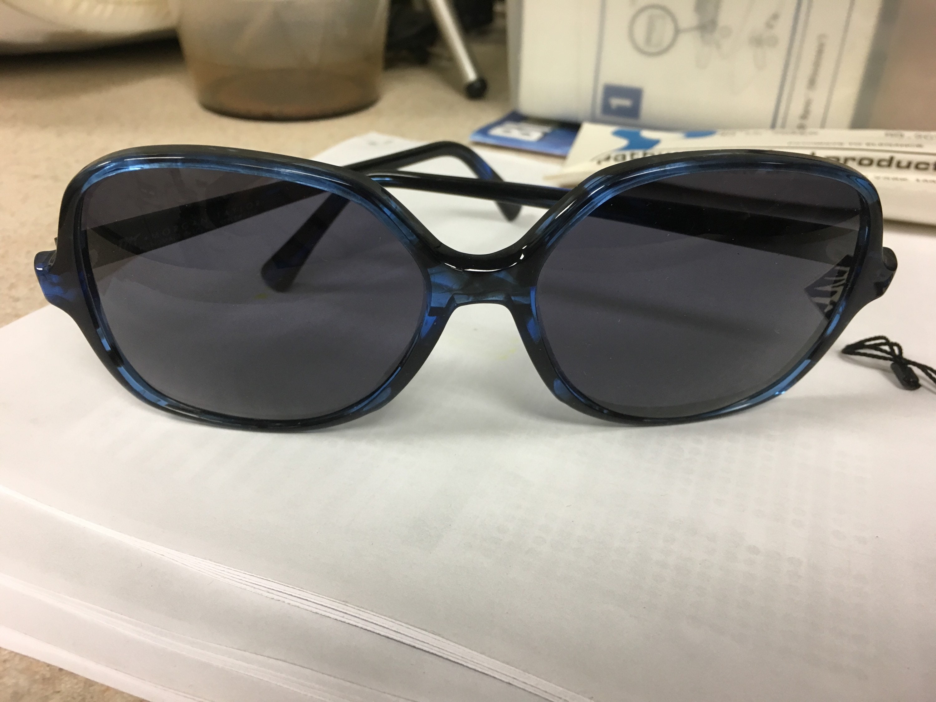 Morgan Taylor Black Sunglasses with Oversized Square Frame and Gradient Lenses Luv Lou The Taylor Black Female Cat-Eye Sunglasses | Eyewear  main image 4