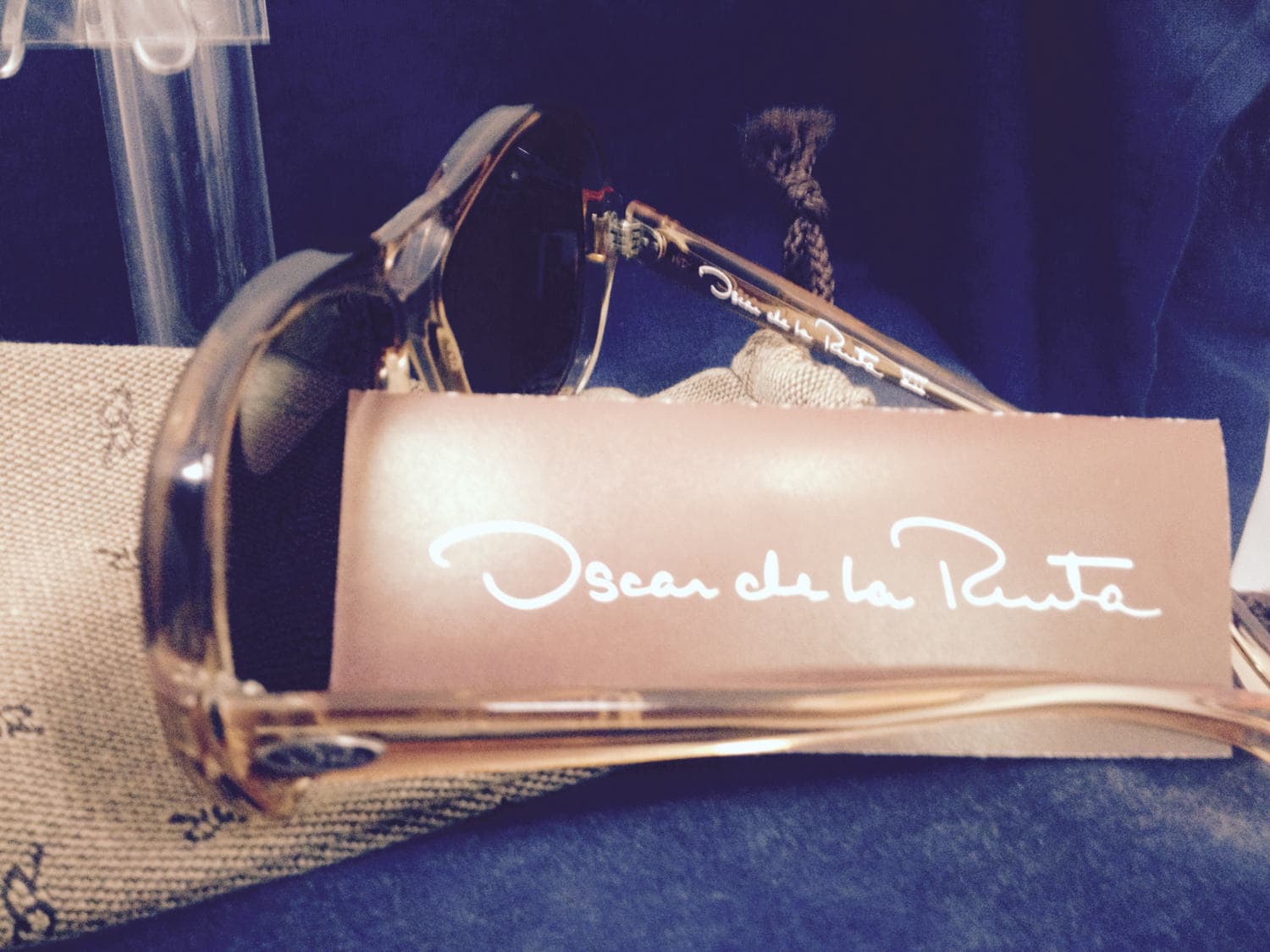 New Oscar de la Renta Sunglasses Retro Cat Eye Gold Black Side Logo NWT Pinup Oscar de la Renta Designer Sunglasses for Women for sale | eBay main image 2