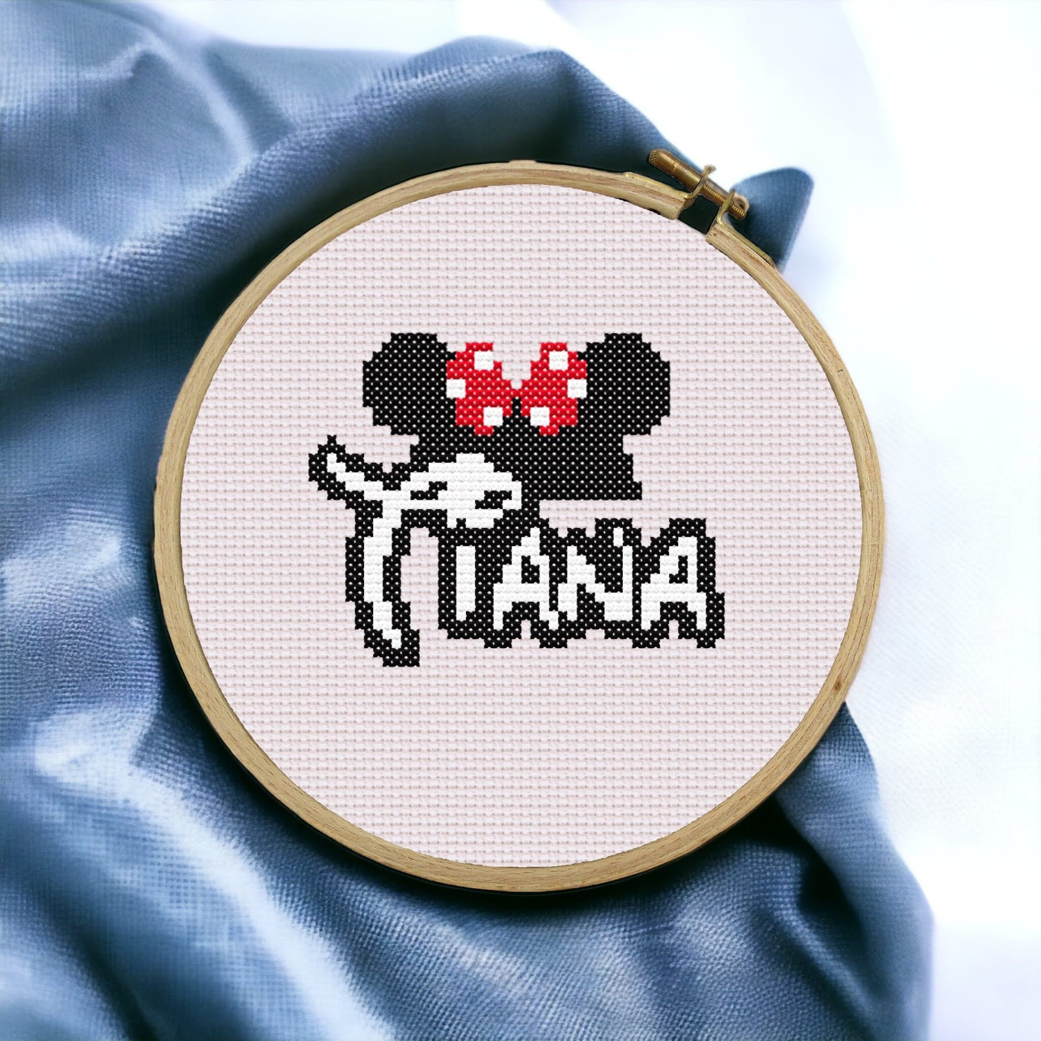 FO] Disney Castle 🪡🧵🐭🏰 Pattern by MandarinksDesigns : r/CrossStitch