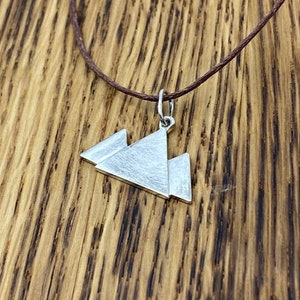 Mountain Pendant Necklace Hiking Jewelry, Modern Silver Jewelry, Nature Jewelry, Hiking Necklace, Adventure Necklace, Mountain Necklace
