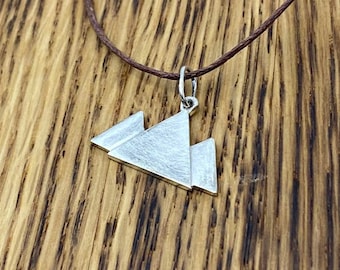 Halsband med hänge i sterlingsilver, geometriska vandringssmycken