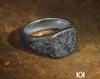 Scratched signet ring men, Brutalist ring men, Aesthetic ring, Raw, Coarse, Oxidized, Brutalist jewelry, Handcrafted ring, Artisan jewelry