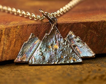 Pendentif de montagne en argent sterling, collier de randonnée, pendentif de chaîne de montagnes, bijoux de montagne faits à la main, bijoux de la nature, cadeaux d'amoureux de la montagne