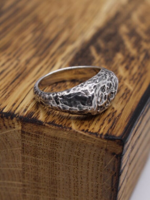 Resin ring in black color with white waves and wooden base - TmWood  Handmade Accessories