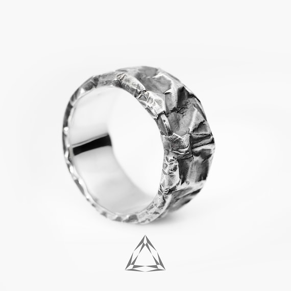 アクセサリー silver925 distorted triangle crack ring Handcrafted Sterling Silver Brutalist Ring, Crumpled Paper Style