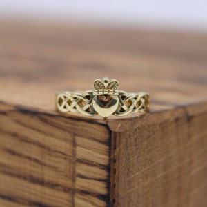 Grande remise, 7,5, 9,5 taille US Claddagh femmes, promesse de fiançailles amitié, irlandais, coeur, celtique